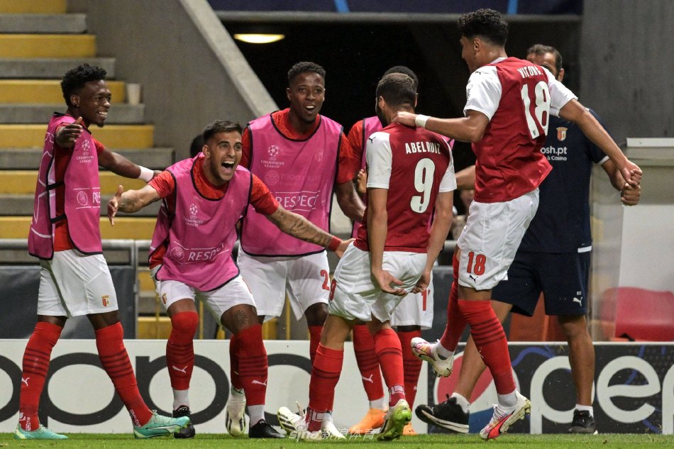 但他需要足 但他需要足