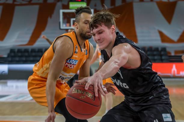 对于纽卡斯 对于纽卡斯