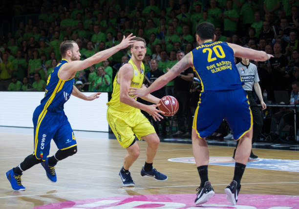 队在多个泳 队在多个泳